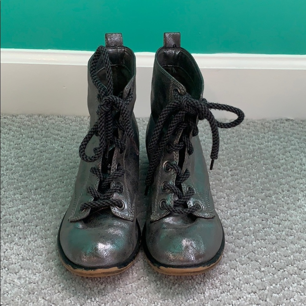 Dirty laundry silver boots